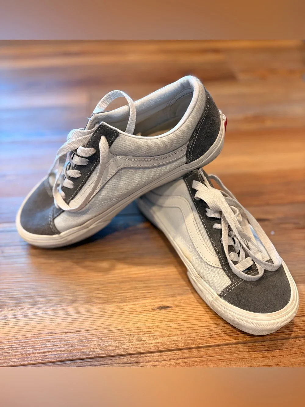 Vans Low-Top Sneakers in White and Gray Suede Women 7 Men 5.5